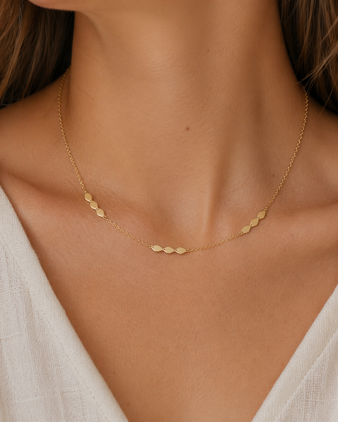 Vastgehouden in gouden ketting